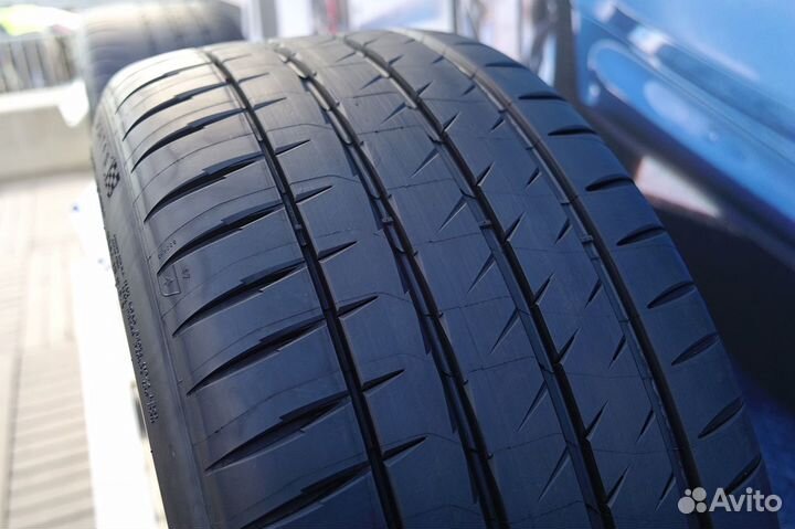 Michelin Pilot Sport 4 S 225/35 R20 и 255/30 R20 92Y