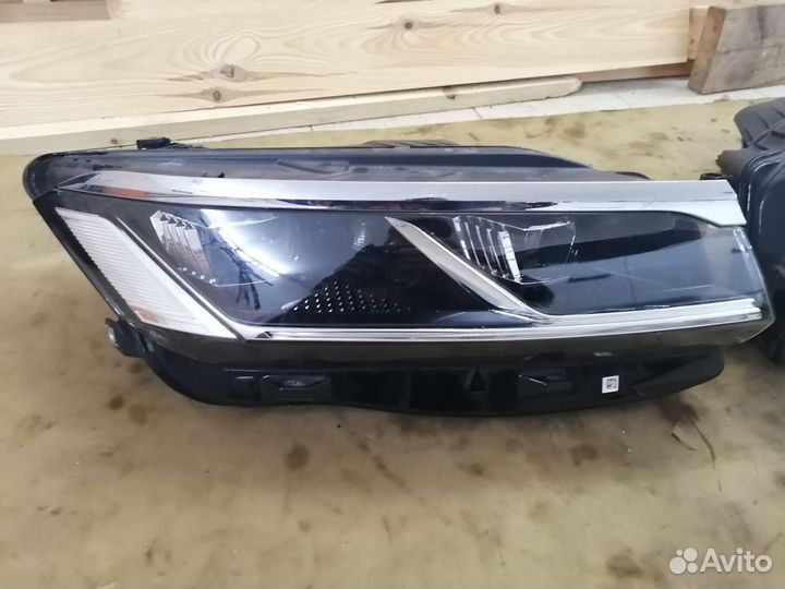 Комплект фар Volkswagen Touareg 3 cr7 LED AFS