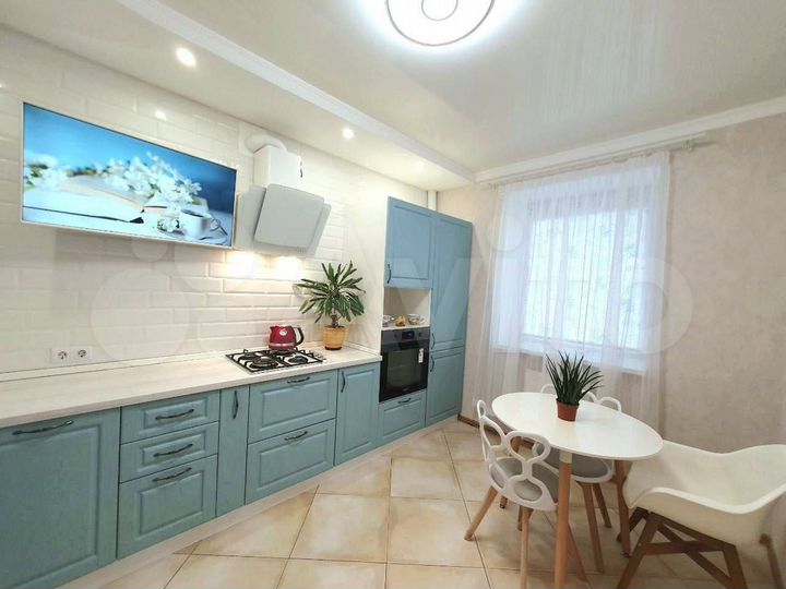 3-к. квартира, 80 м², 1/10 эт.