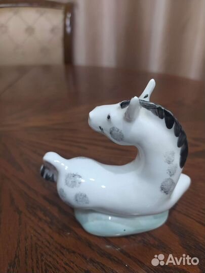 Фарфоровая статуэтка Лошадка Дулево СССР