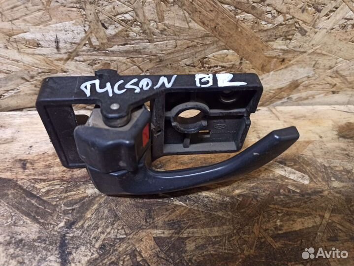 Ручка двери внутренняя задняя левая Tucson 1