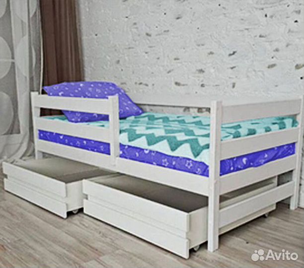 Кроватка с бортиком от 2х лет из массива софа эко