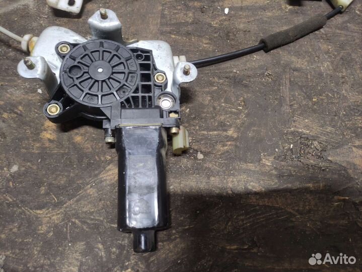 Стеклоподьемник задний левый Hyundai Sonata 4 EF