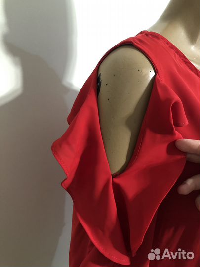 Блузка красная рукава с рюшами