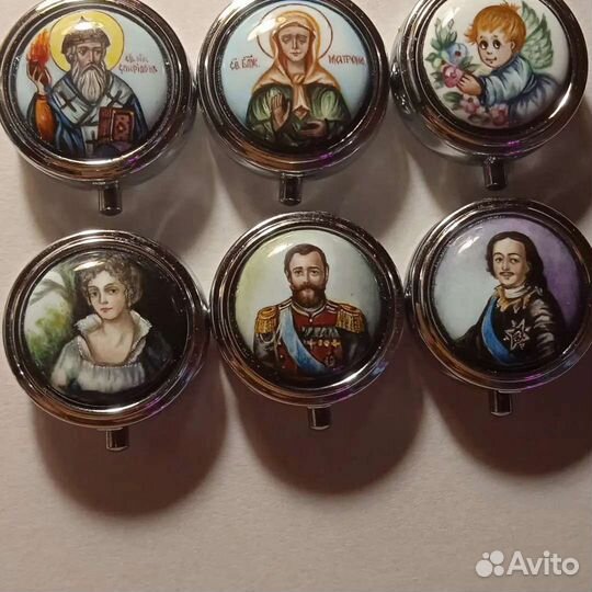 Шкатулка таблетница с финифтью