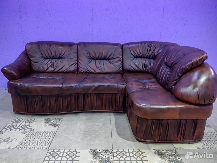 Кожаный диван