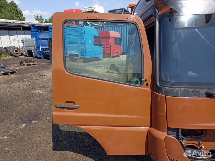Дверь правая Mercedes-Benz Axor