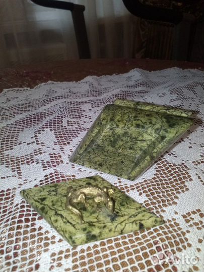 Шкатулка малахитовая