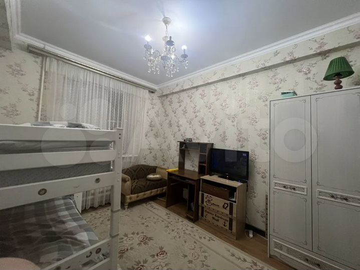 2-к. квартира, 80 м², 1/10 эт.