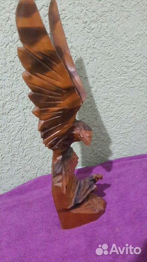 Скульптурная композиция из дерева резной орел