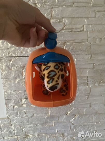 Леопард с переноской