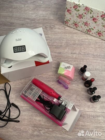 Маникюрный набор с лампой