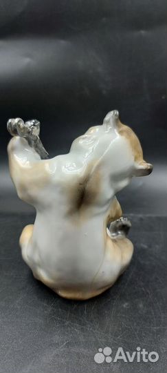 Фарфоровая статуэтка 