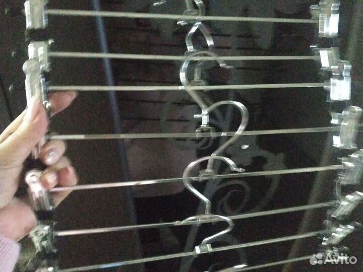 Вешалки металлические и пластмассовые