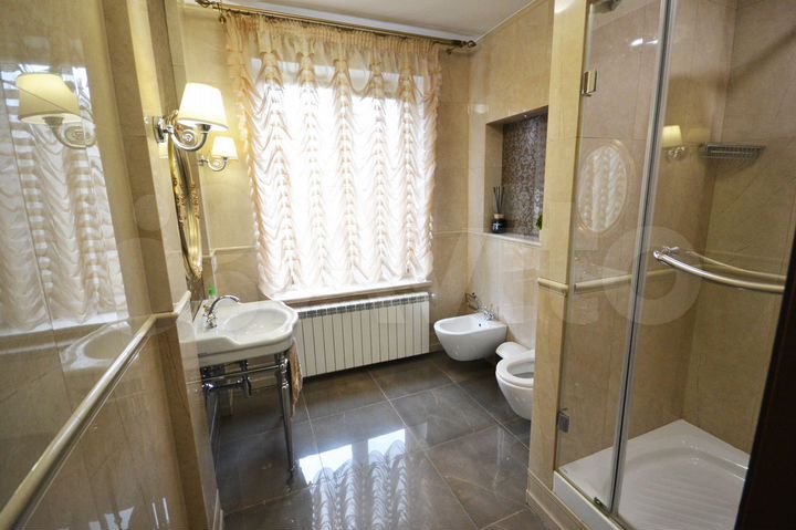 Дом 254,5 м² на участке 8 сот.