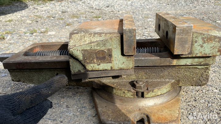 Тиски станочные 170(нужен небольшой ремонт)