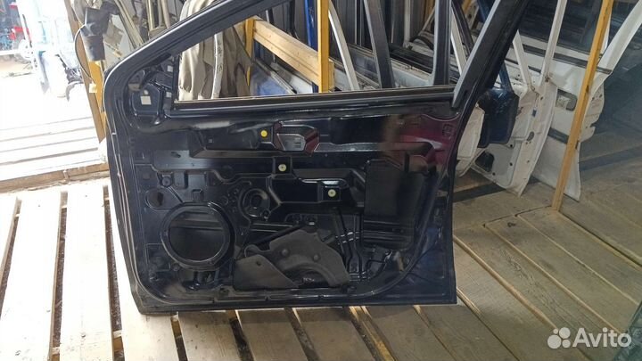 Передняя правая дверь Ford Mondeo 3