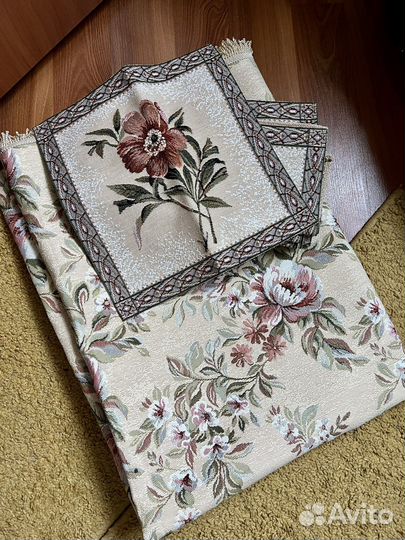 Скатерть и салфетки гобеленовые