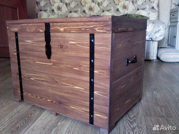 Сундук деревянный