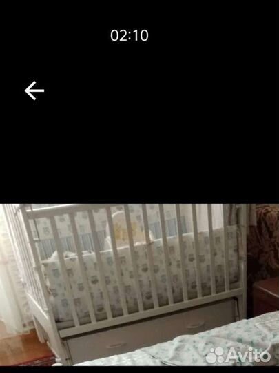 Детская кроватка с маятником