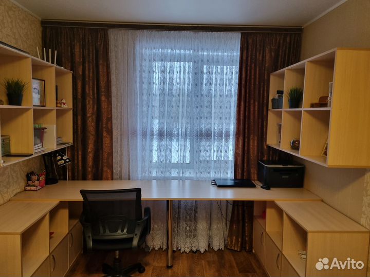 Письменный стол для школьника на двоих