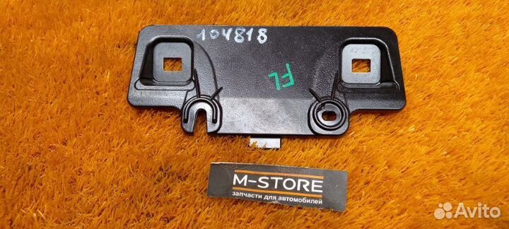 Кронштейн потолочной ручки передний левый