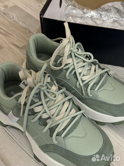 Кроссовки женские