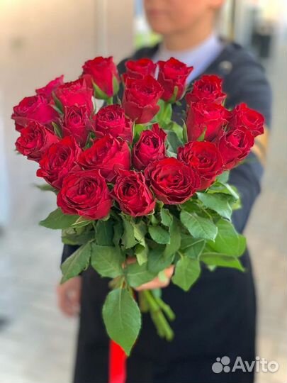 Букет 21 роза под ленту