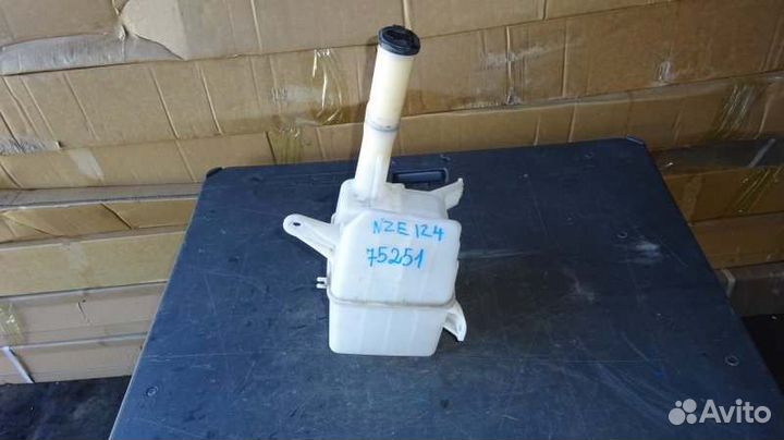 Бачок омывателя Toyota Allex NZE124 1NZ-FE 2004/6