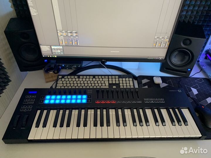 Novation Launchkey 49 MK3 midi-клавиатура