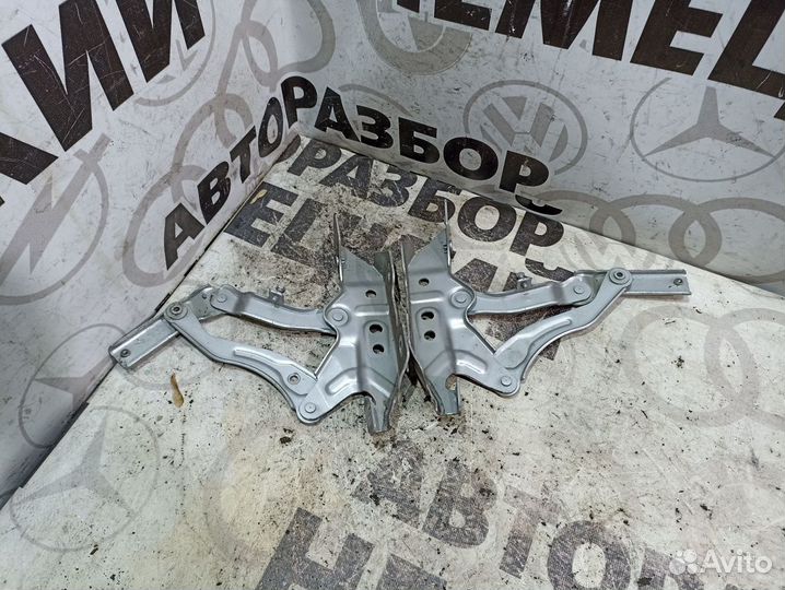 Петля капота Mercedes W169