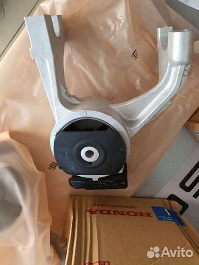 Подушка двс Honda Elysion