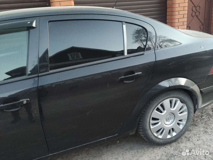 Задняя левая дверь на Опель Астра Н седан