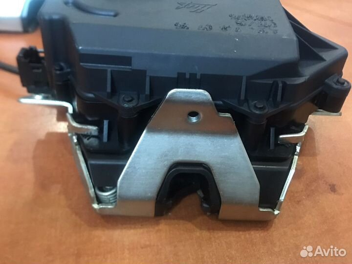 Замок крышки багажника w251 ML GL 164 w211