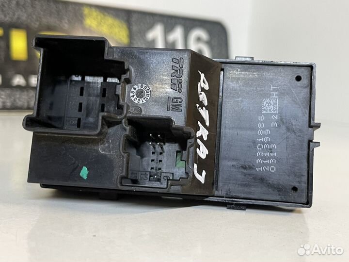 Кнопка стеклоподъемника Insignia Astra J Mokka