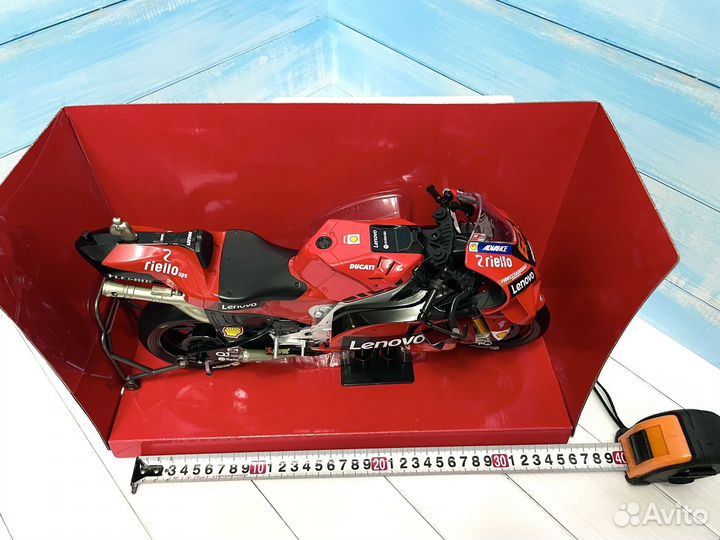 Мотоцикл модель Ducati Desmosedici 1:6 Moto GP