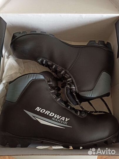 Комплект: Беговые лыжи, палки, крепления, ботинки