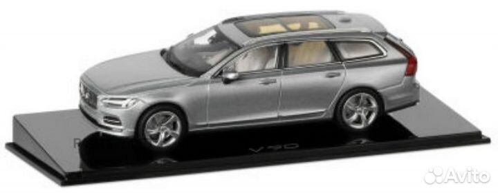 Volvo 30673641 модель V90 bright silver