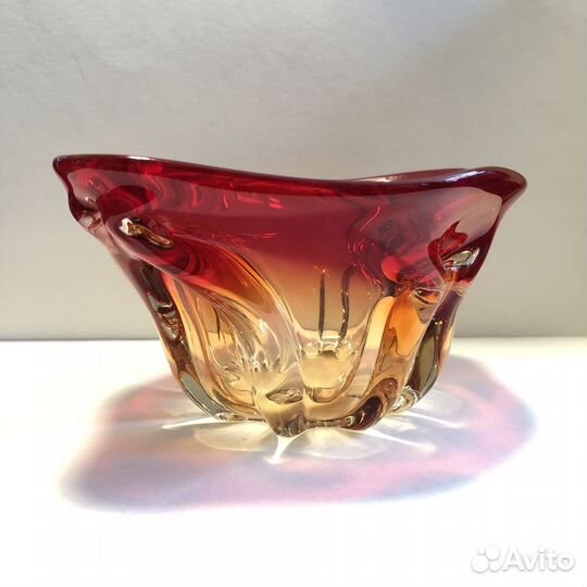 Конфетница красное гутное стекло