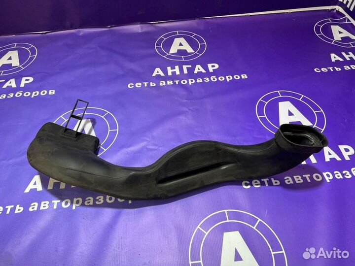 Воздухозаборник Opel Astra J A16XER 2012