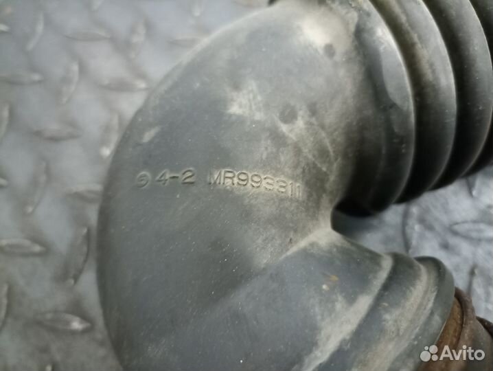 Патрубок воздушного фильтра Mitsubishi Lancer 9
