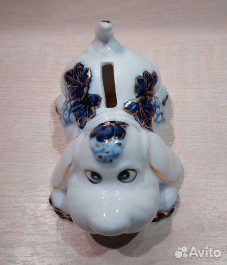 Статуэтка-копилка щенка. Гжель