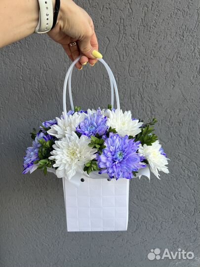 Цветочная композиция на 1 Сентября