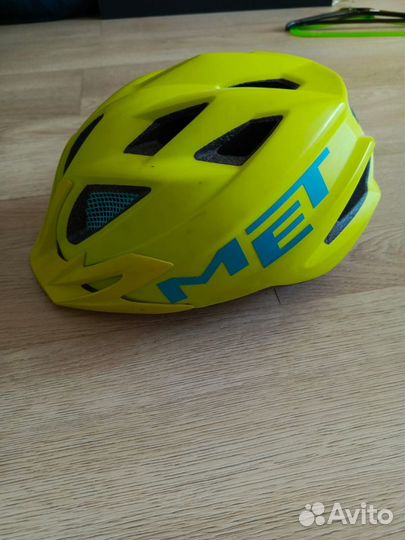 Велосипедный шлем детский MET р. 52-57