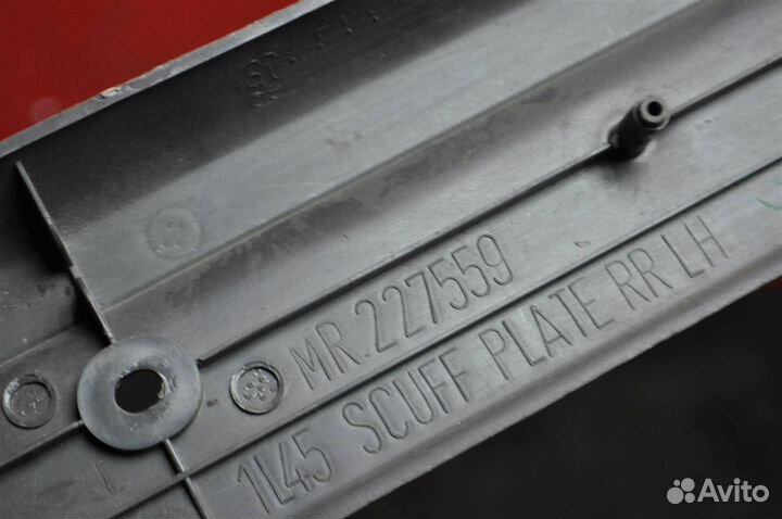 Накладка на порог задняя левая mitsubishi pajero