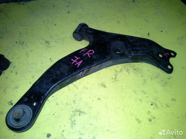 Рычаг передний правый на toyota corona premio AT21