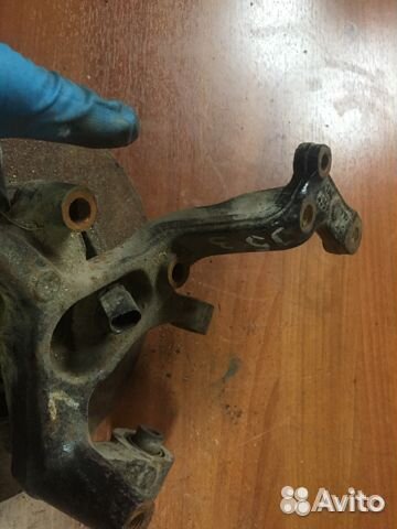 Кулак Гольф 6 задний правый 1K0505436p