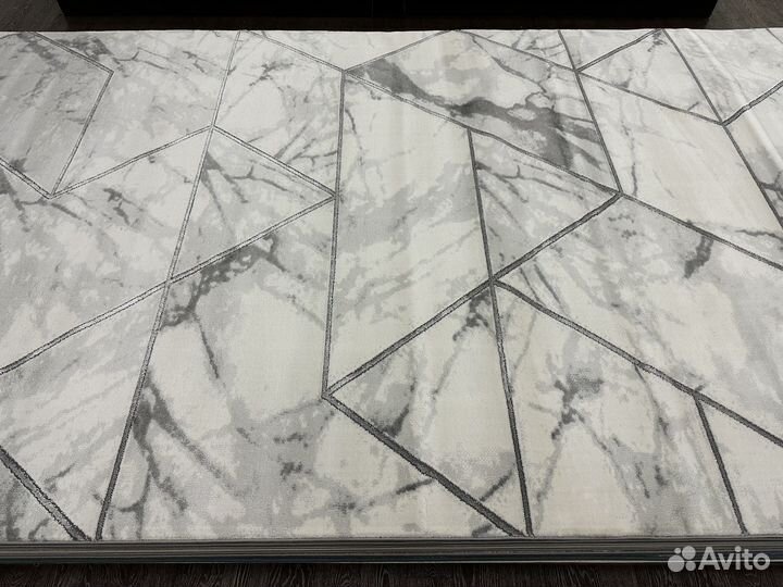 Ковер новый 2х4 современный