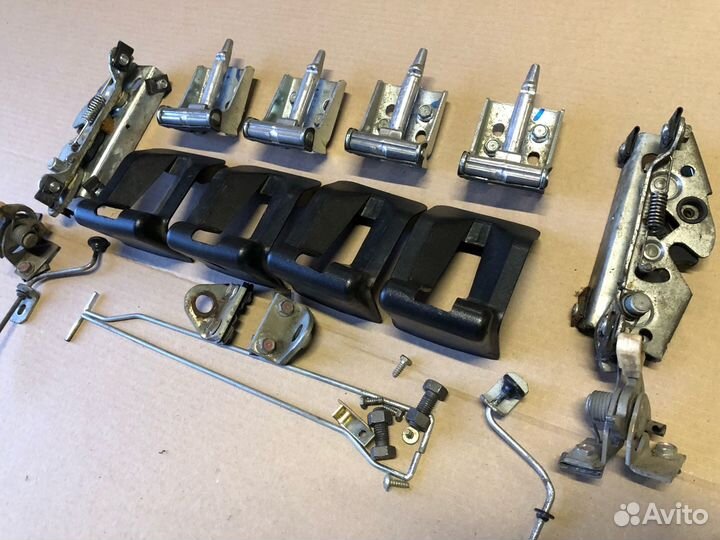 Крепления задних сидений W124 универсал