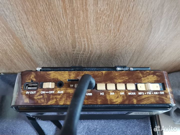 Радиоприемник с солнечной панелью Meier M-522BT-S